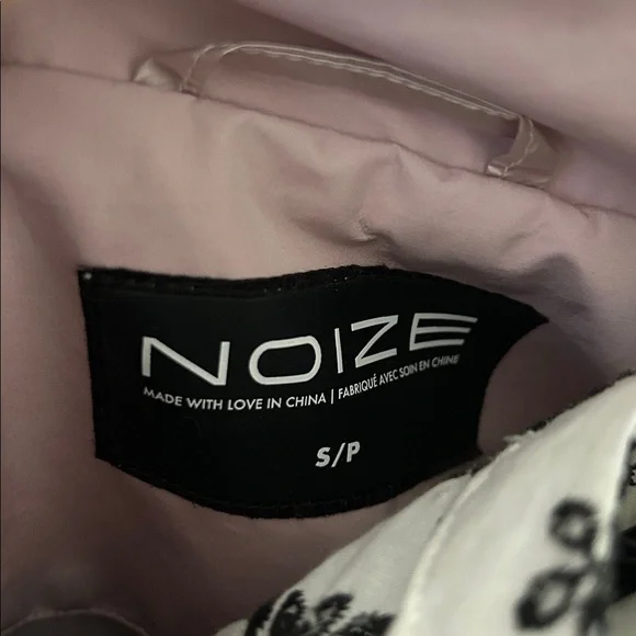 Noize Lilianna Raincoat - Picture 13 of 17